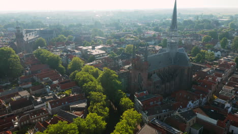 Vista-Aérea-De-La-Iglesia-Gouwekerk-En-Gouda,-Países-Bajos