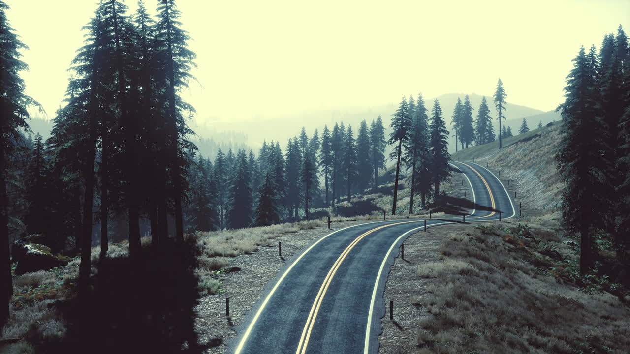스위스 알프스 의 패스 를 가로질러 가는 옛 도로 의 공중 전망