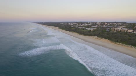 Scenic-View-Of-Sunshine-Beach-With-Foamy-Waves-Splashing-On-Sandy-Shore-In-Queensland,-Australia---drone-shot