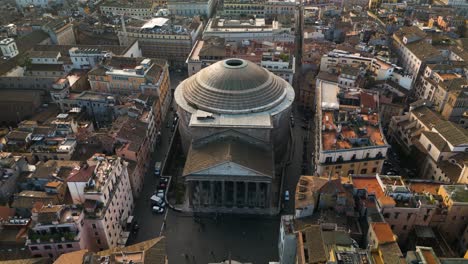 Vorwärtsdrohnenschuss-über-Der-Piazza-Della-Rotunda,-Dem-Pantheon