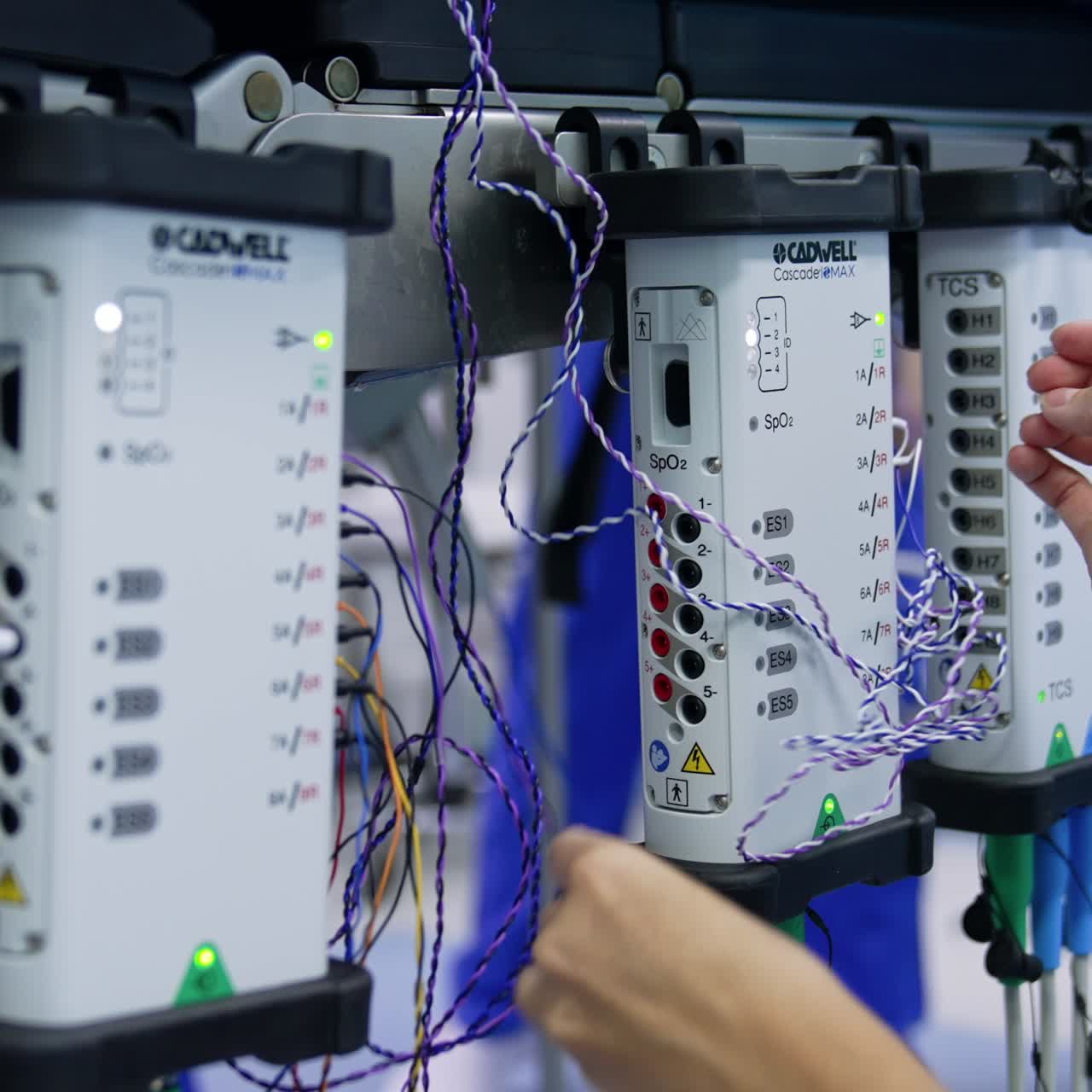 Preparación del equipo de neuromonitorización para su uso en hospitales. Procedimientos neuroquirúrgicos en clínicas.