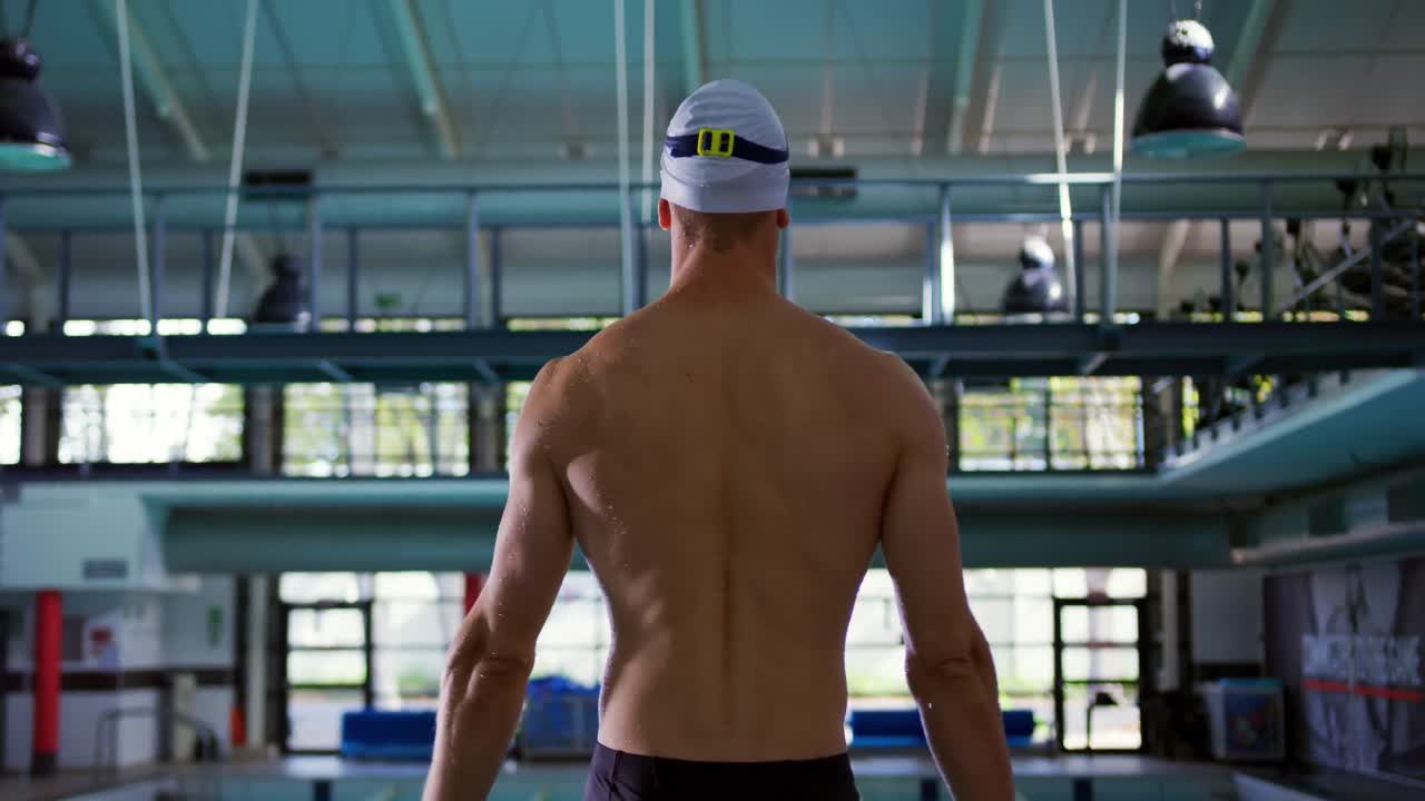 수영장에서 수영 훈련