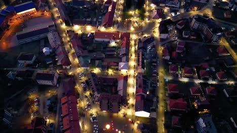 Charmante-Skistadt-Kolasin,-Weihnachtsstimmung,-Luftpanorama