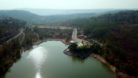 embalse de jatibarang en java central, indonesia