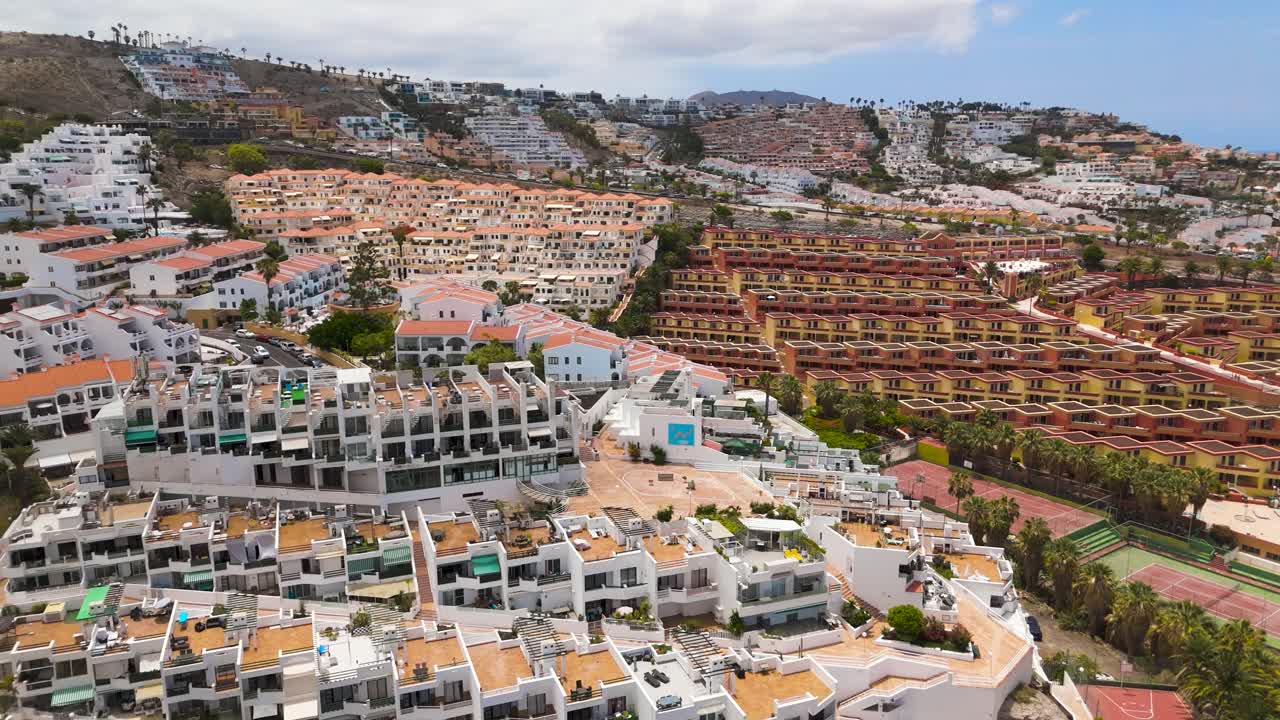 Vista aérea de Costa Adeje mostrando el Hotel Laguna Park y Regency Club en Tenerife