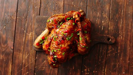 pollo picante asado casero con guindilla y cebollino