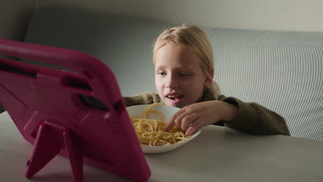 girl eating spaghetti while on a video call