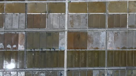 vista aérea de arriba hacia abajo de las salinas de aveiro en portugal
