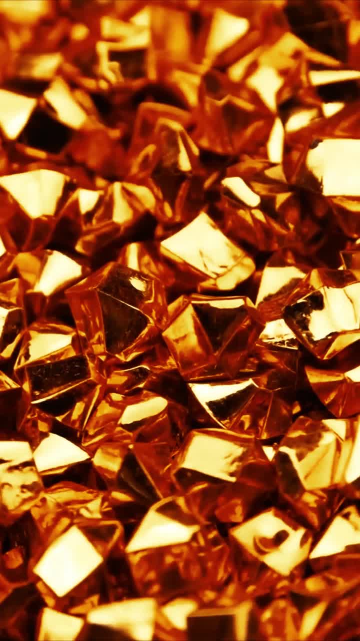 Primo piano di gemme sfaccettate dorate lucide