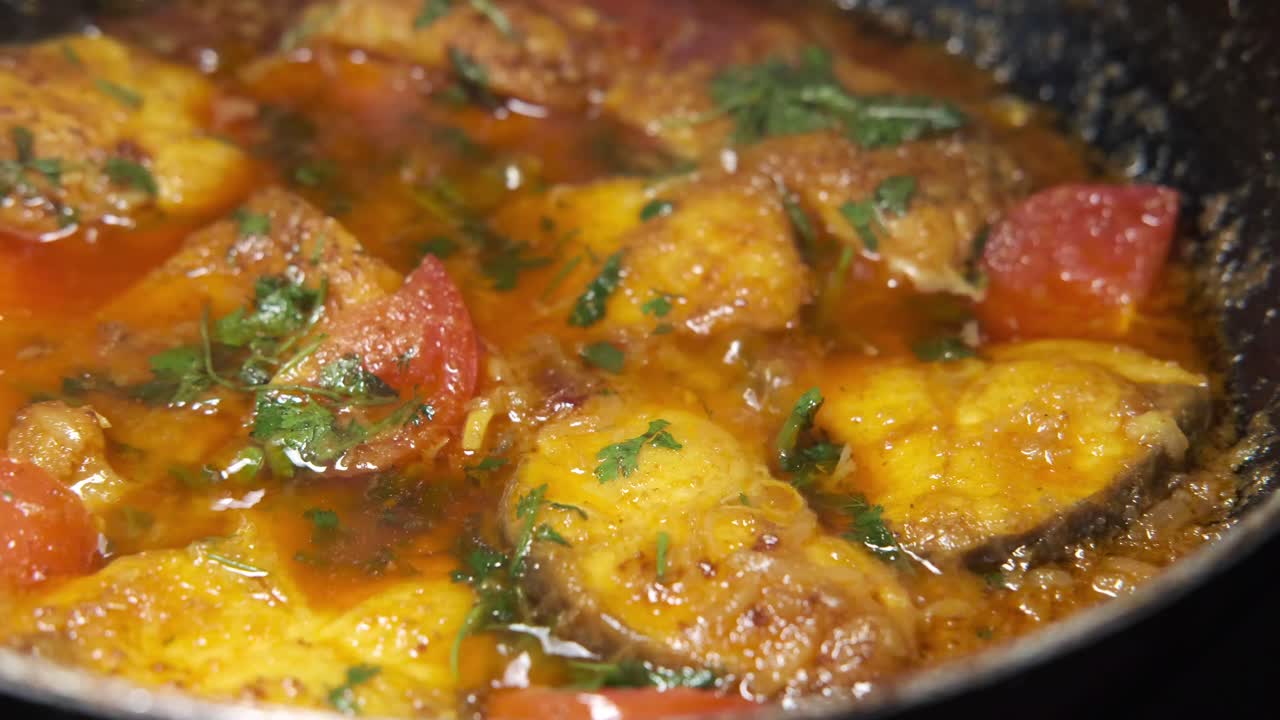 un delicioso curry de pescado