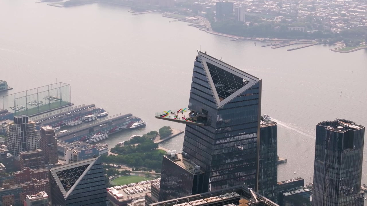 Perspectiva aérea de alta altitude de Nova York de pessoas no Edge Observation Deck