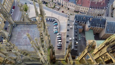 Detalles-De-Primer-Plano-De-La-Torre-Capitular-De-La-Catedral-De-Metz-En-Metz,-Francia.