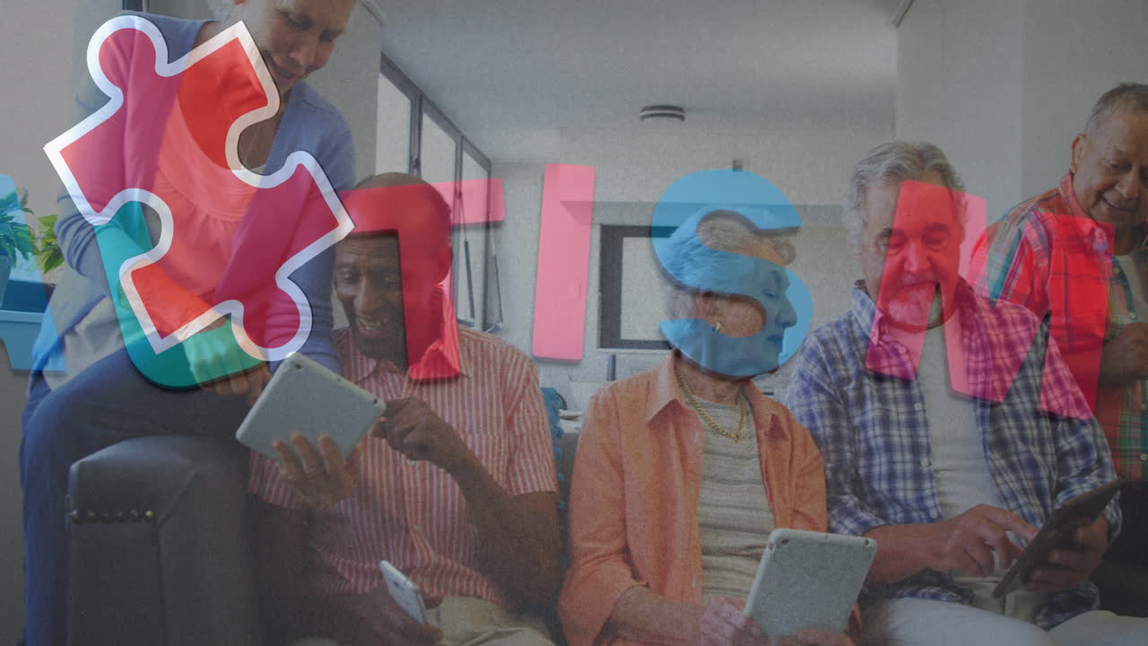 animación de piezas de rompecabezas coloridas y texto de autismo sobre amigos mayores que usan tabletas