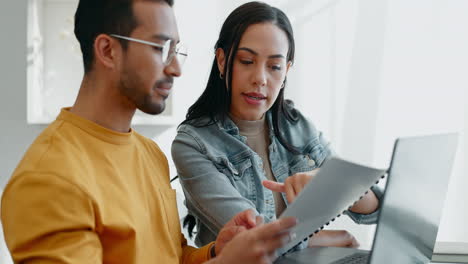 Laptop,-Finanzas-Y-Pareja-Con-Papeleo.