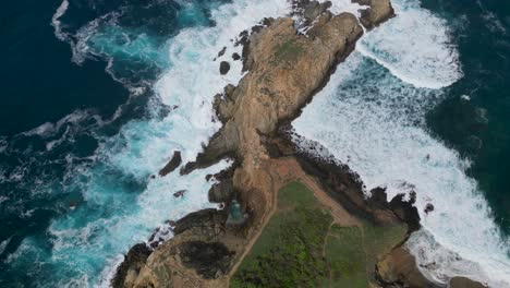 Furia-Del-Océano:-Olas-Y-Acantilados-En-Mazunte-Oaxaca