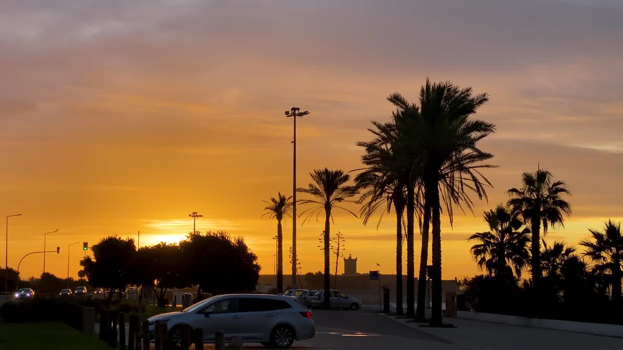 espectacular cielo al atardecer con nubes