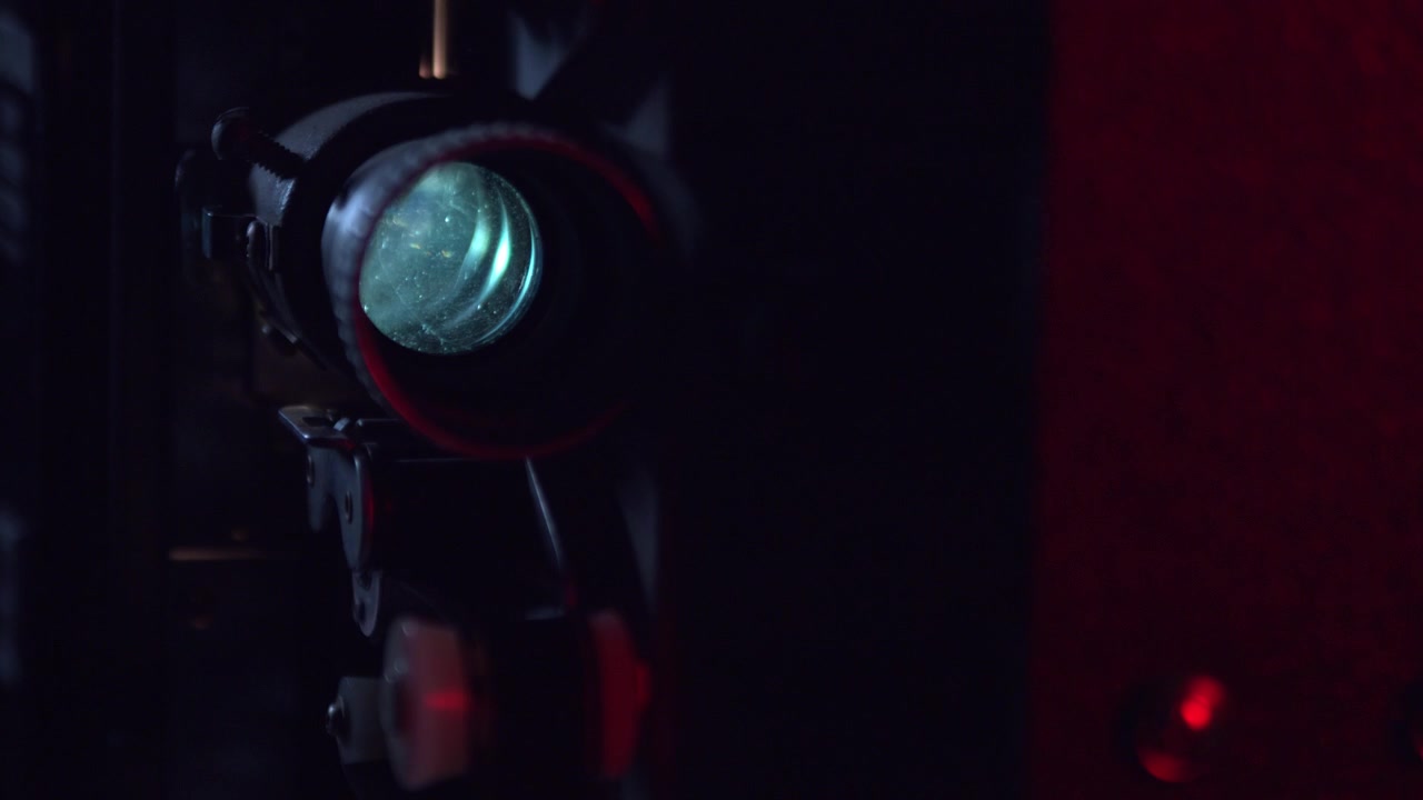 Projecteur de film 16 mm en fonctionnement