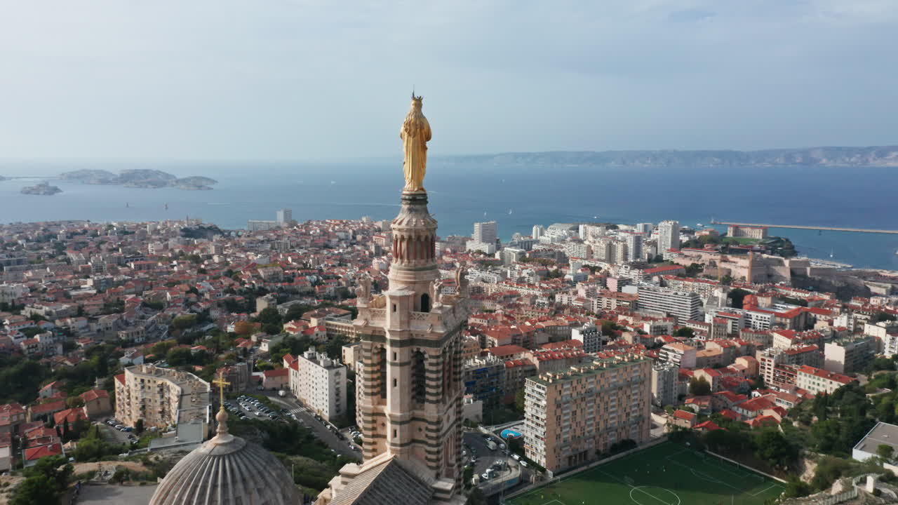 마르세유 대성당 상공 비행