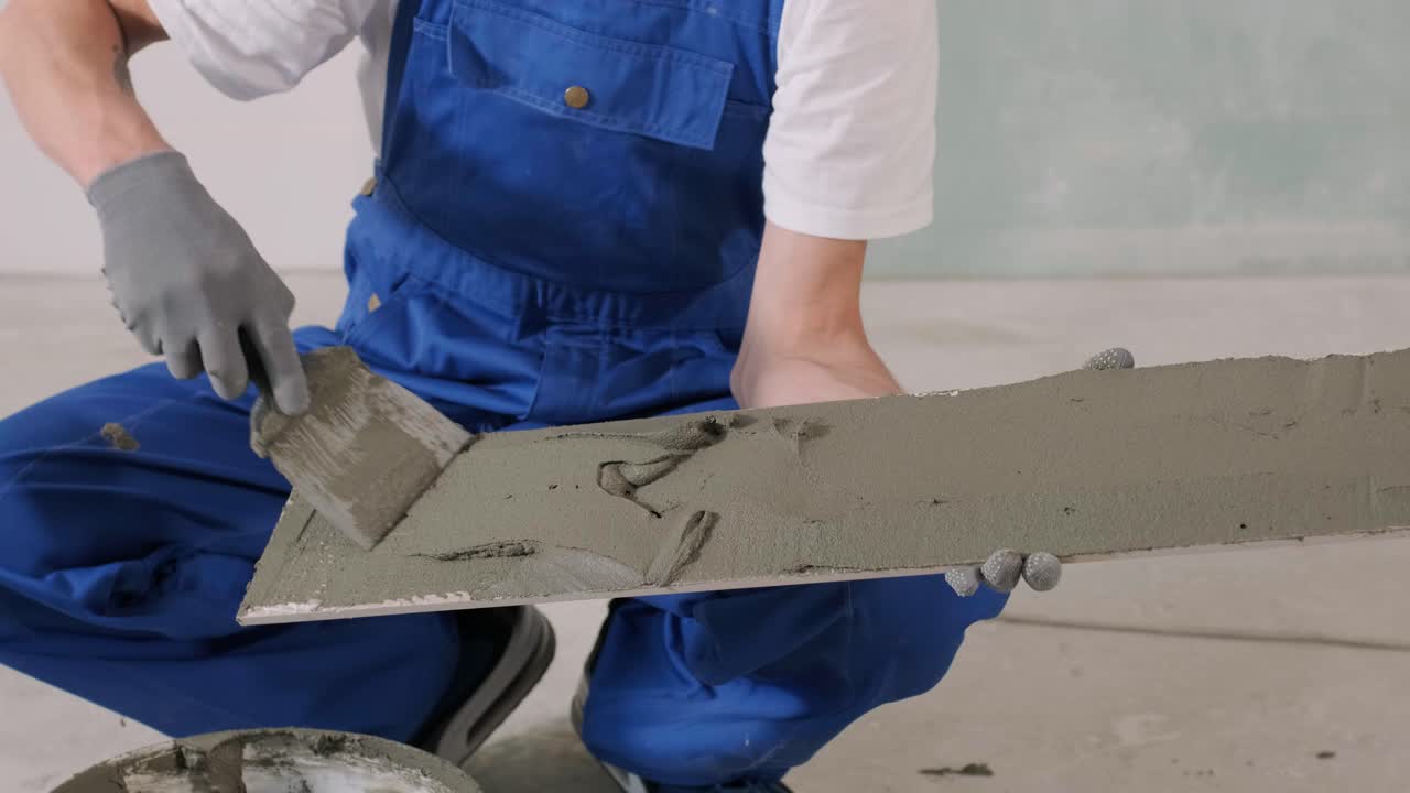 セラミックフロアタイルの設置 - パーツの測定とカット - 建設,改修,修理アパート - タイルをカットする - タイルのカット