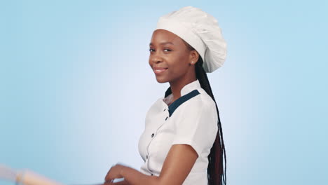 panadero, rodillo y feliz mujer negra confiada
