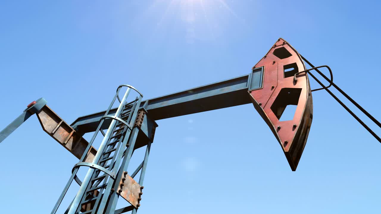 오일 프 잭의 낮은 각 은 은 푸른 빛 하늘 아래 원유를 핑합니다.