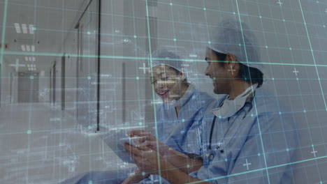 animación del procesamiento de datos sobre diversos médicos hablando