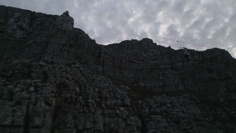 Dynamic-Close-up-Drone-shot-of-Cable-Car-Going-Up-Table-Mountain-in-Cape-Town,-South-Africa