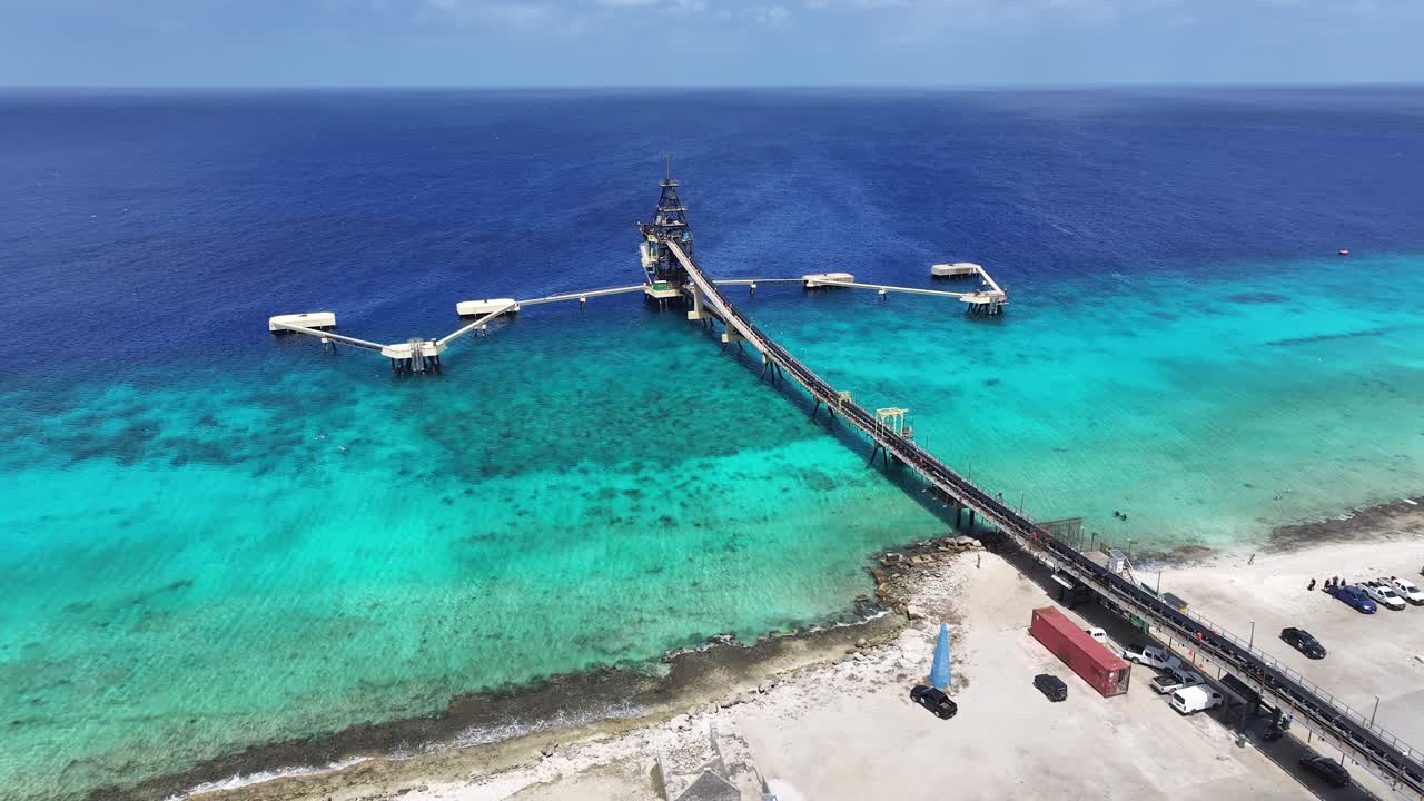 muelle de sal en kralendijk en las antillas neerlandesas de bonaire