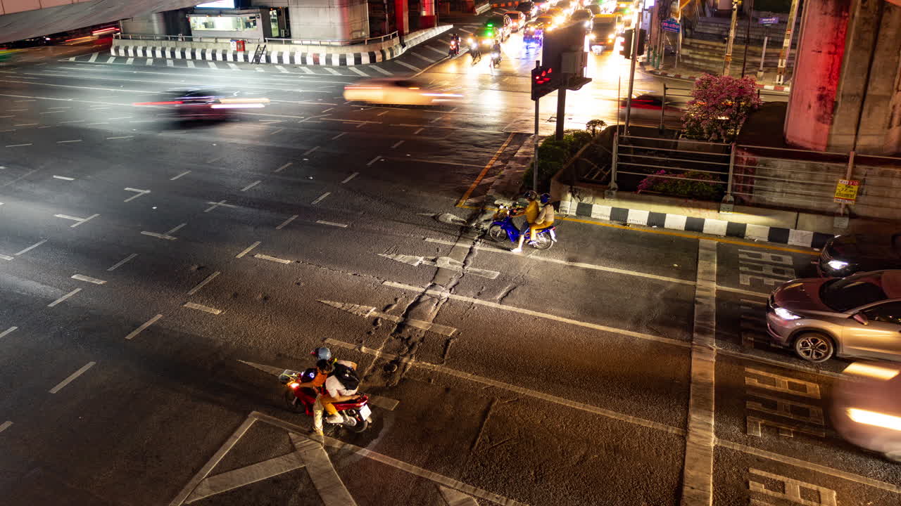 timelapse of rush hour traffic in central bangkok at night