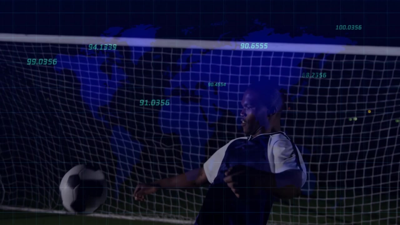 Portiere di calcio che nota la palla entrare nell'inquadratura e registra le metriche di gioco prima di mancare il rimbalzo.