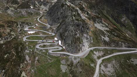 vista aérea desde arriba sobre tremola san gottardo