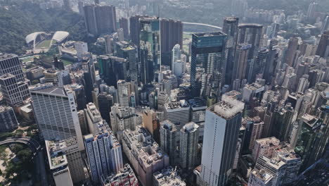 una vista aérea de una ciudad con edificios altos