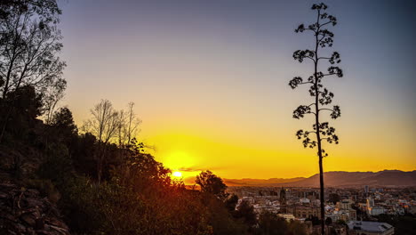 Timelapse-Del-Amanecer-Sobre-Málaga,-Vista-Desde-Las-Montañas