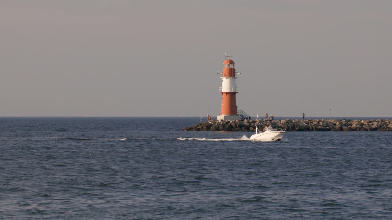 독일, 유럽의 아름다운 여름 저녁에 로스토크 근처의 warnemünde warnemuende 해변의 인상