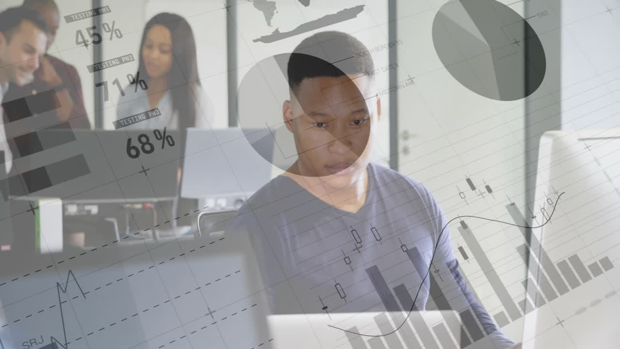 Animação de processamento de dados financeiros sobre colegas diversos trabalhando no escritório