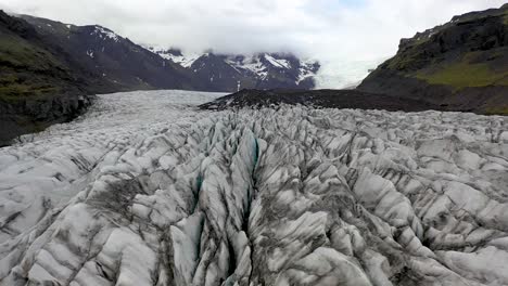 Island-4K-Luftaufnahme-Direkt-über-Dem-Gletscher