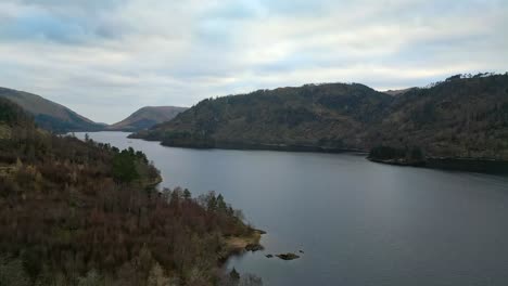 Filmische-Ansichten-Des-Thirlmere-Lake-In-Cumbria