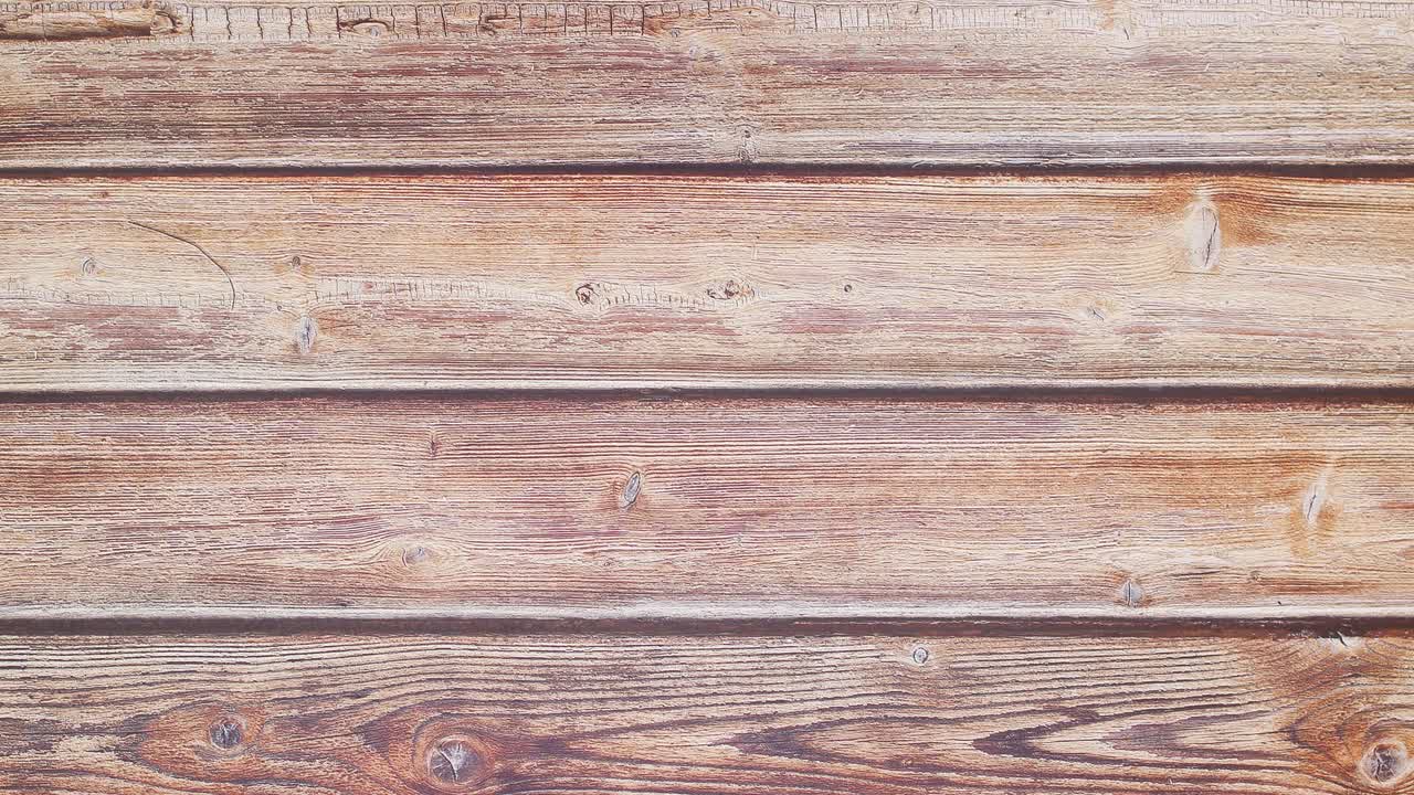 la caja de regalo de color púrpura pastel con arco aparece y gira en círculo - detenga el movimiento