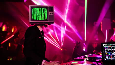 con un dj en un club nocturno