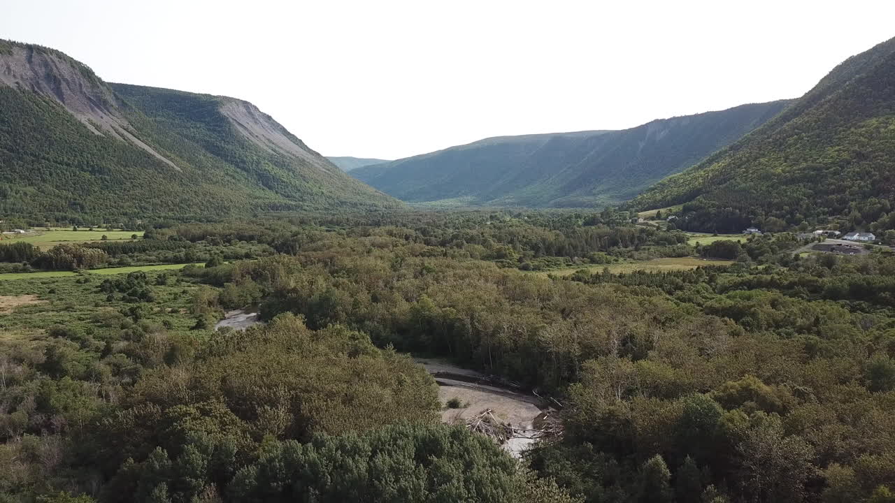 el pueblo de mont-st-pierre en gaspésie quebec canadá imágenes aéreas