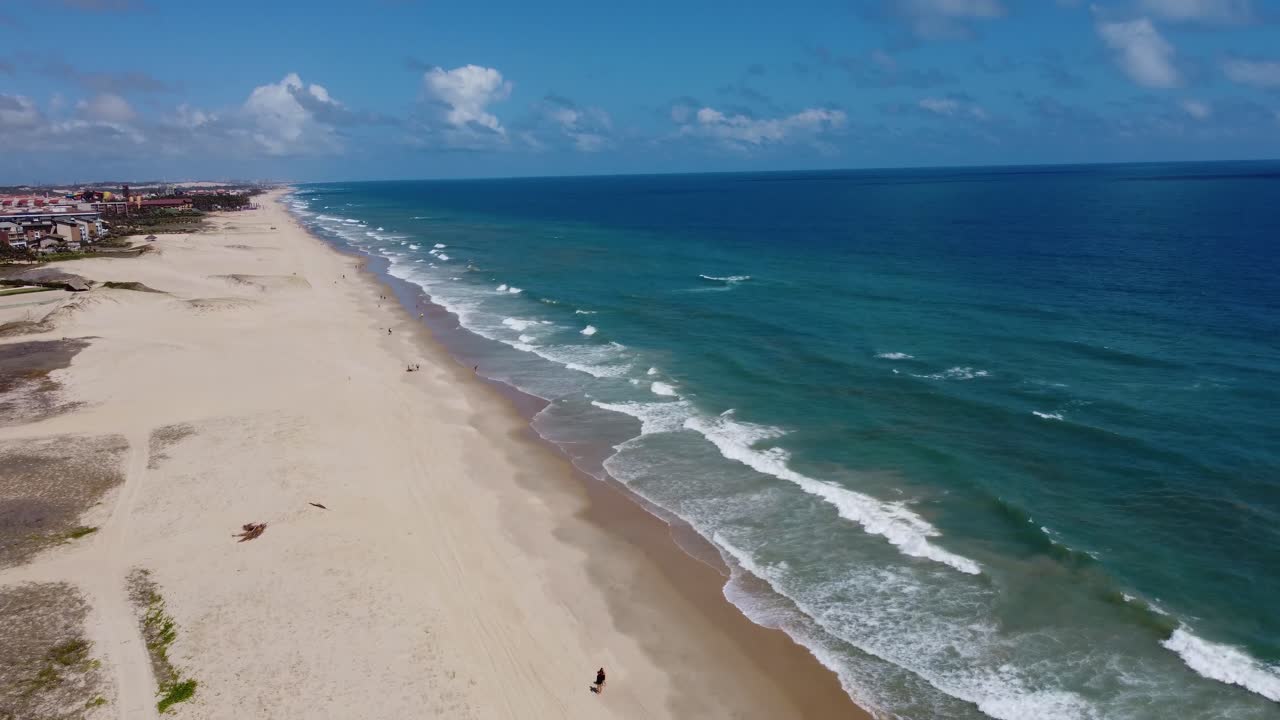 Filmagem com drone da Praia de Aquiraz em Fortaleza, Ceará, Brasil