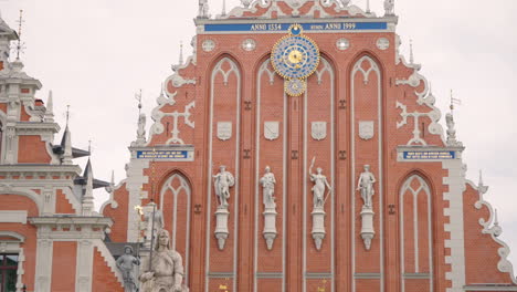 riga, lettonia vecchia casa dei punti neri