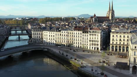 Bridges-on-river-with-cathedral-in-background,-Bayonne-city-in-France