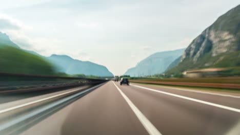 Zeitraffer-Fahrer-Pov-Italien-Autobahn-In-Dolomit