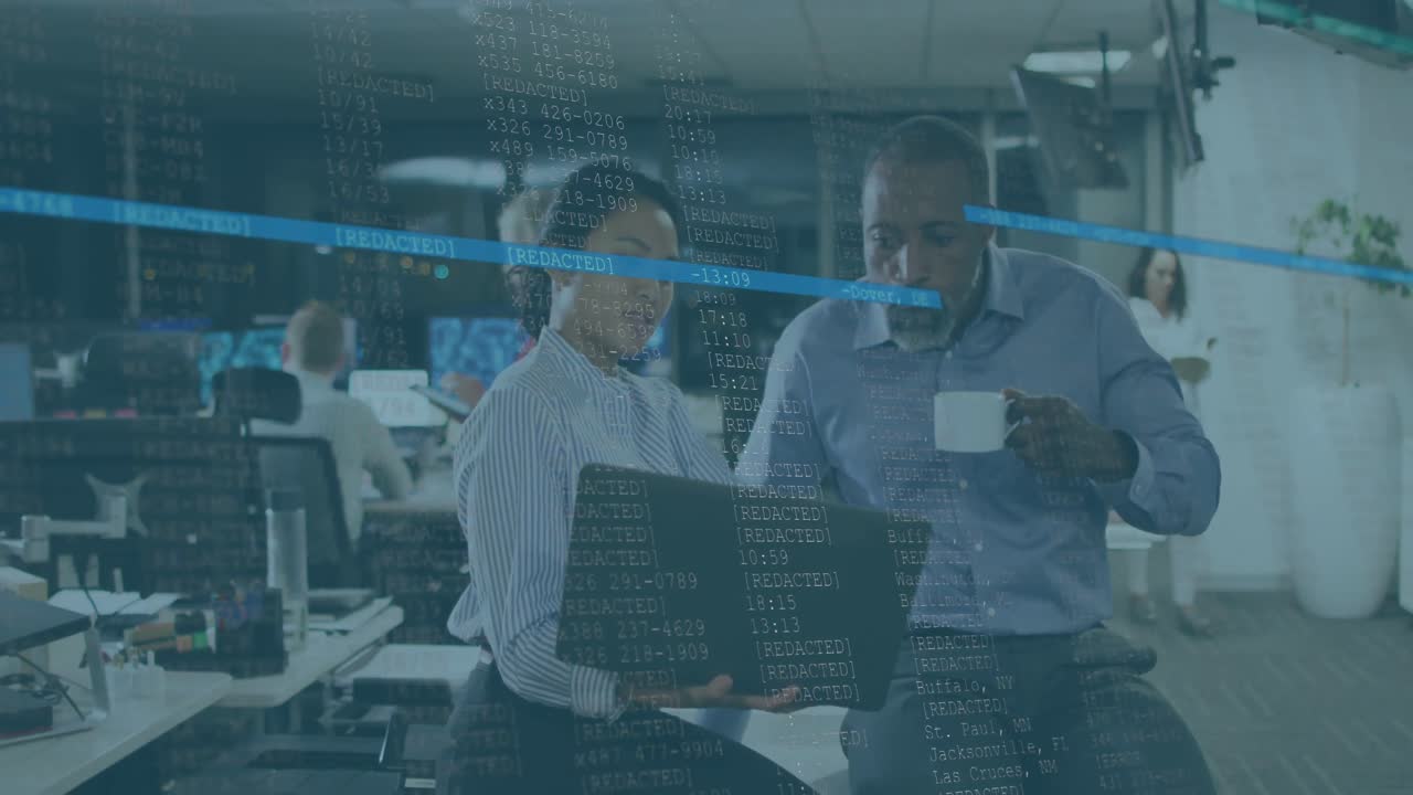 animación del procesamiento de datos sobre personas de negocios hablando en la oficina