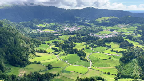 美麗的furnas山谷景色和農田在阿佐爾群島