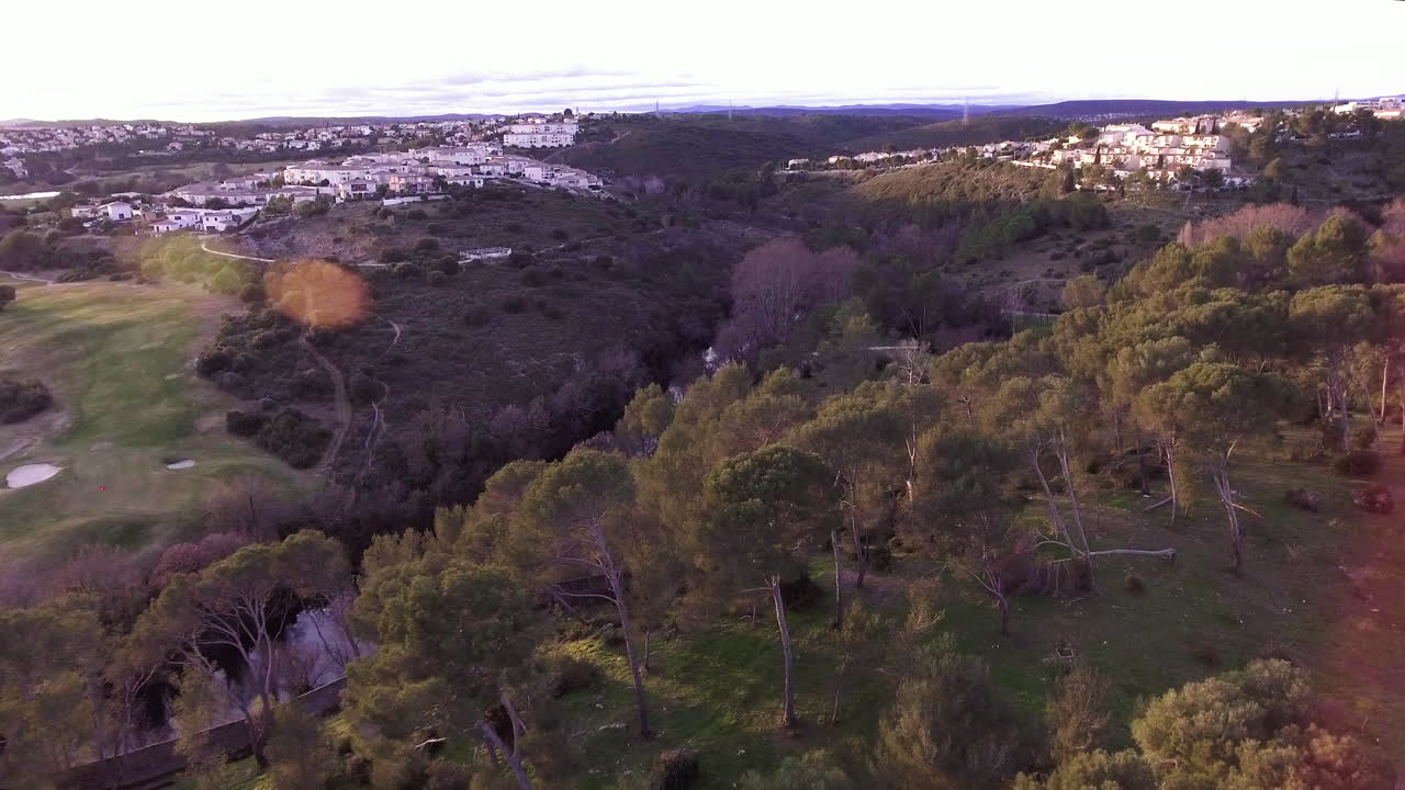 montpellier la paillade район с рекой la mosson, сосновые деревья парк