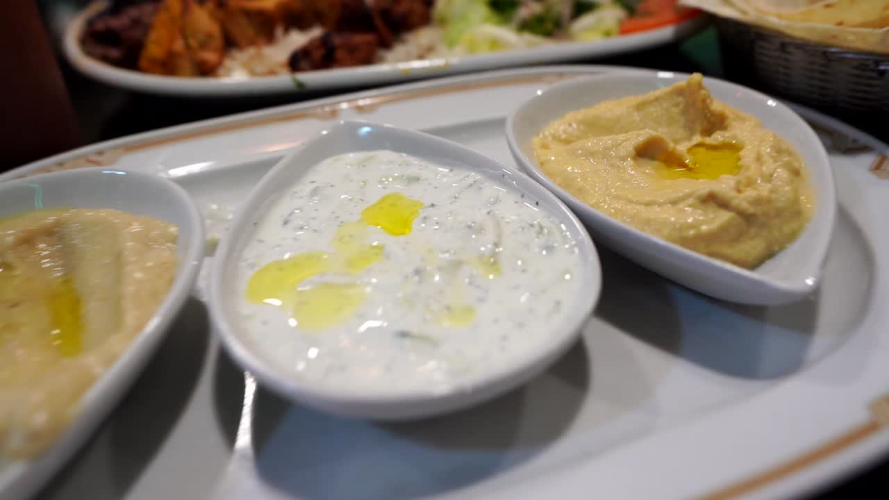 가까이 가서 가난한 중동 음식