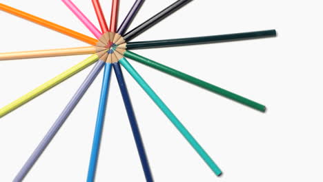 lápices de color en rotación