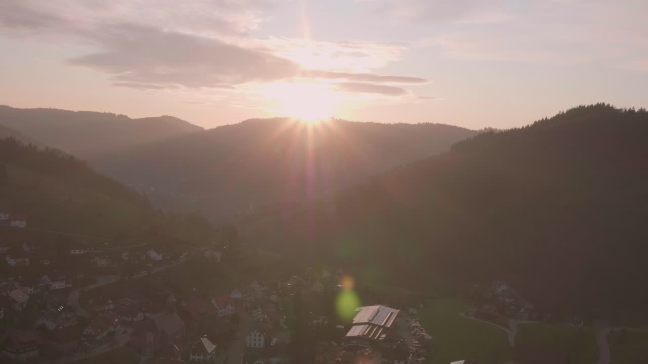 아침 빛에 싸인 잠자는 마을, 시바흐, 바덴-위르템베르크, 독일